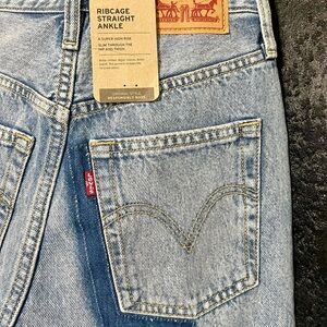 Levi's Ribcage Straight Jeans in Light Denim